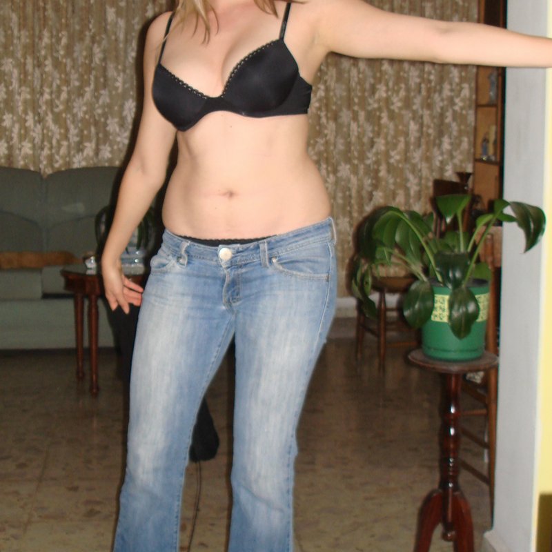 India 25 Escort services Manningford Bruce