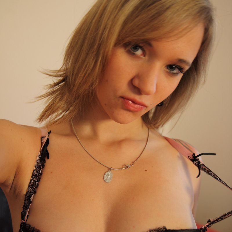 Mallory 32 Escort services West Kyo
