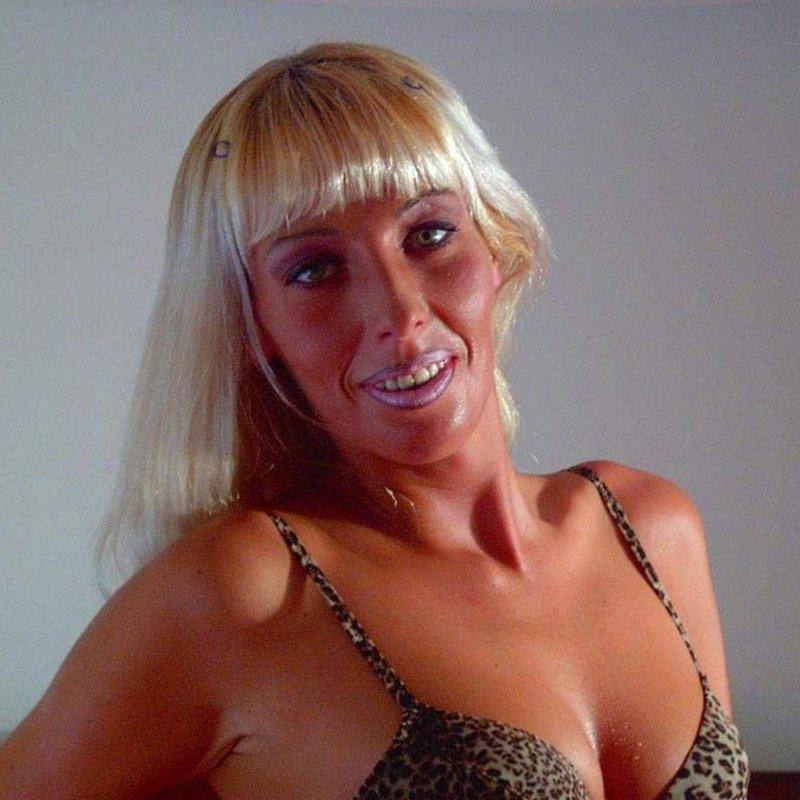 Debbie 31 Meet escort Tring